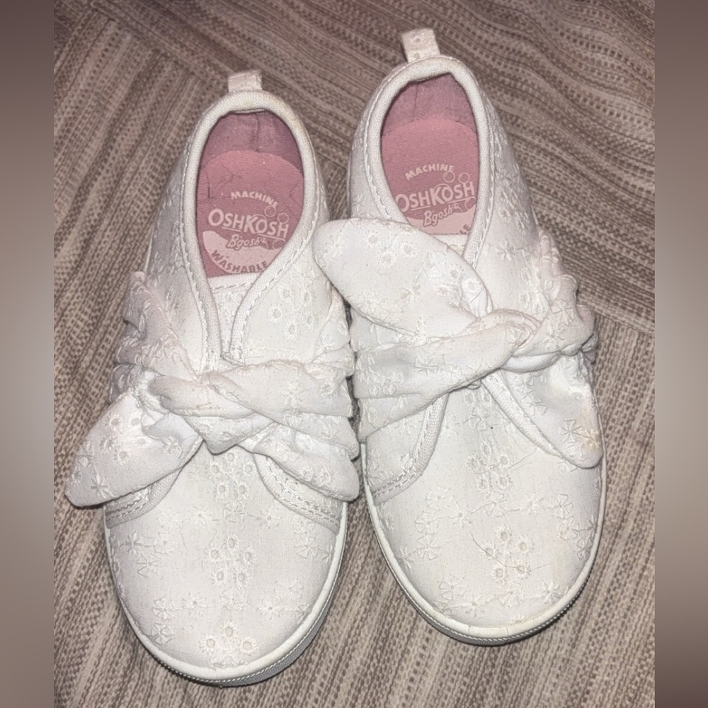 OshKosh B'gosh White Lace Girl’s Slip On Sneakers Excellent condition